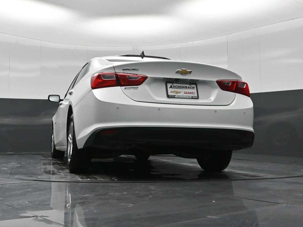 2022 Chevrolet Malibu FWD 1FL