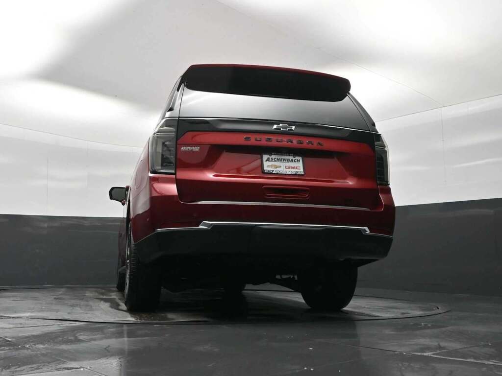 2026 Chevrolet Suburban LT, 4WD