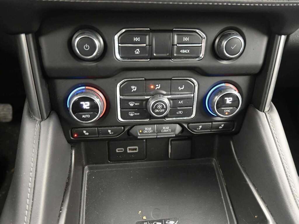 2024 Chevrolet Suburban 4WD LT