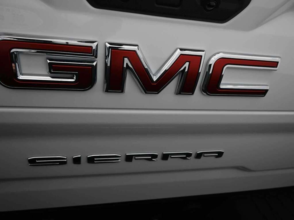 2026 GMC Sierra 2500HD SLT