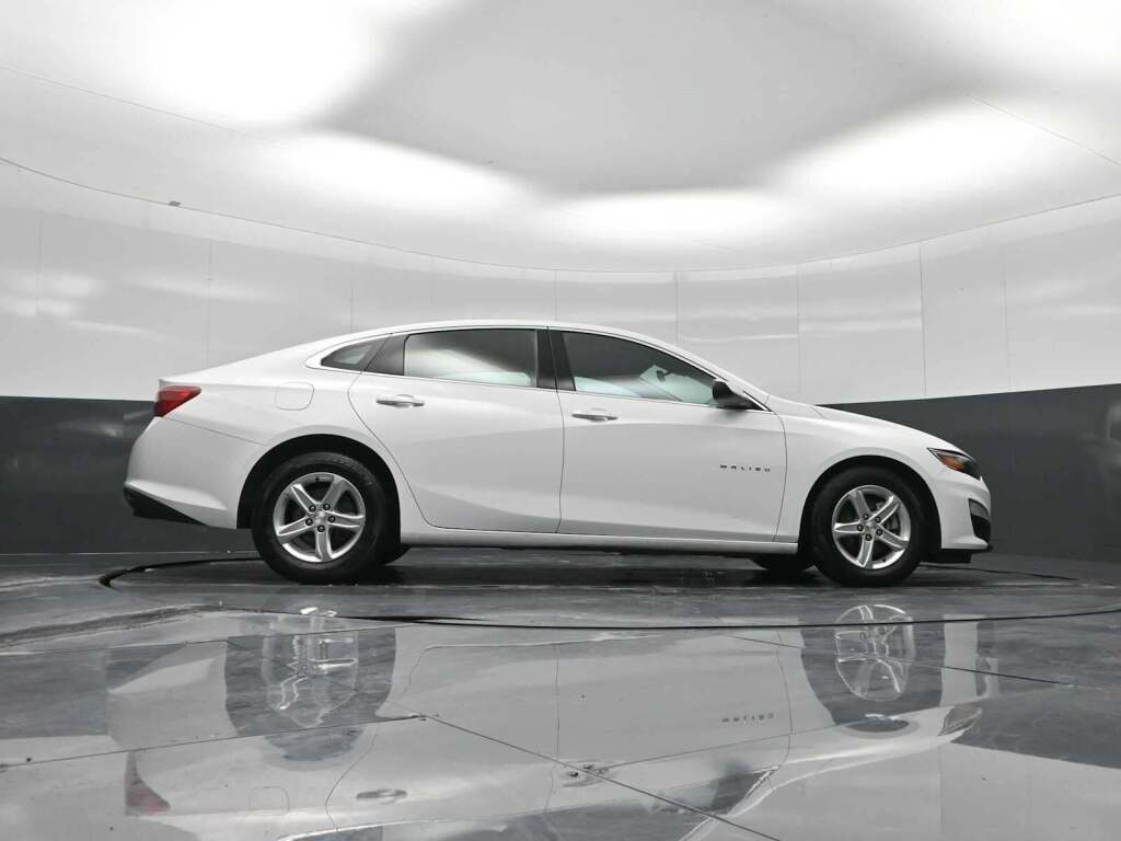 2022 Chevrolet Malibu FWD 1FL