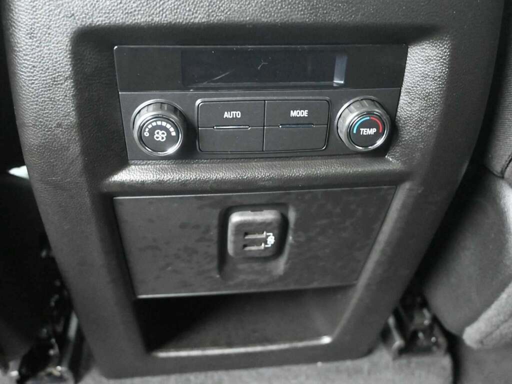 2023 Chevrolet Traverse AWD LT Cloth