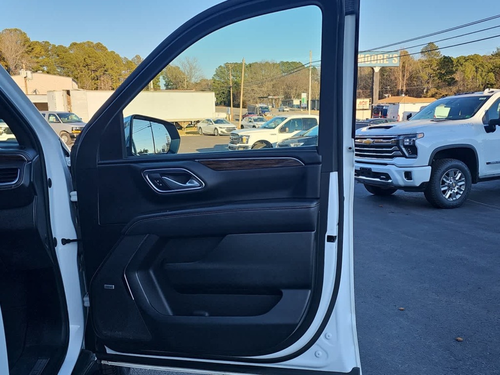 2023 Chevrolet Suburban 4WD Premier