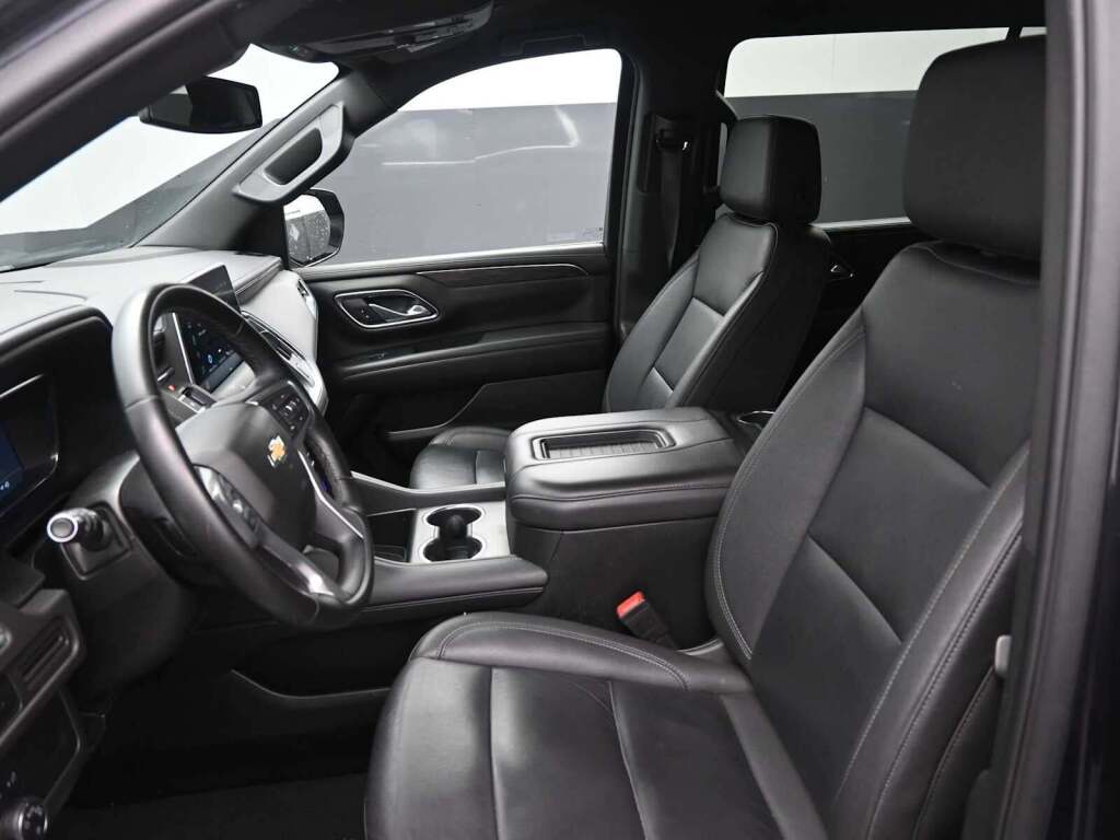 2024 Chevrolet Suburban 4WD LT