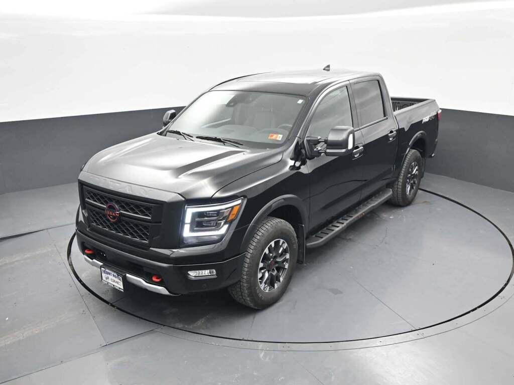 2024 Nissan TITAN Crew Cab PRO-4X 4x4