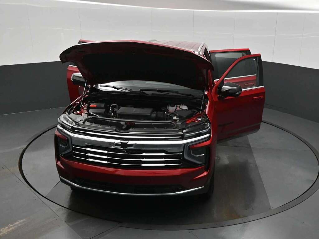 2026 Chevrolet Suburban LT, 4WD