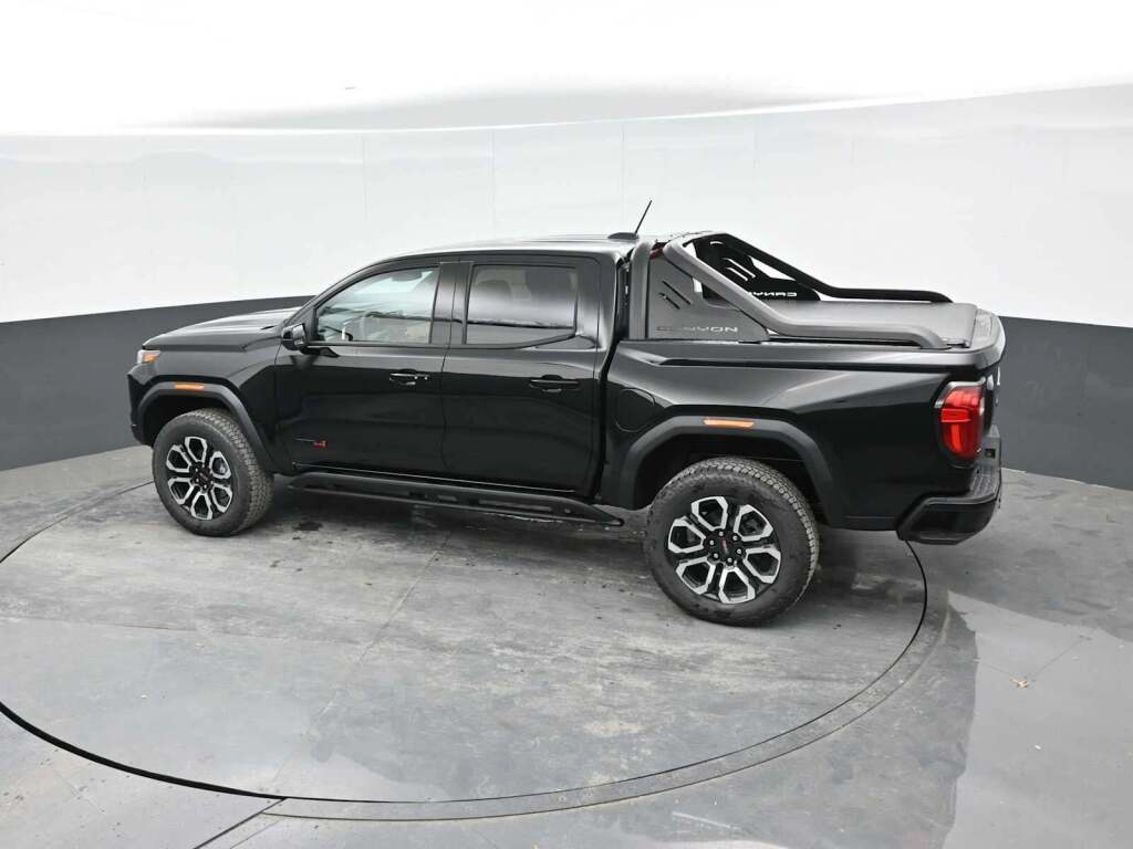 2025 GMC Canyon 4WD AT4