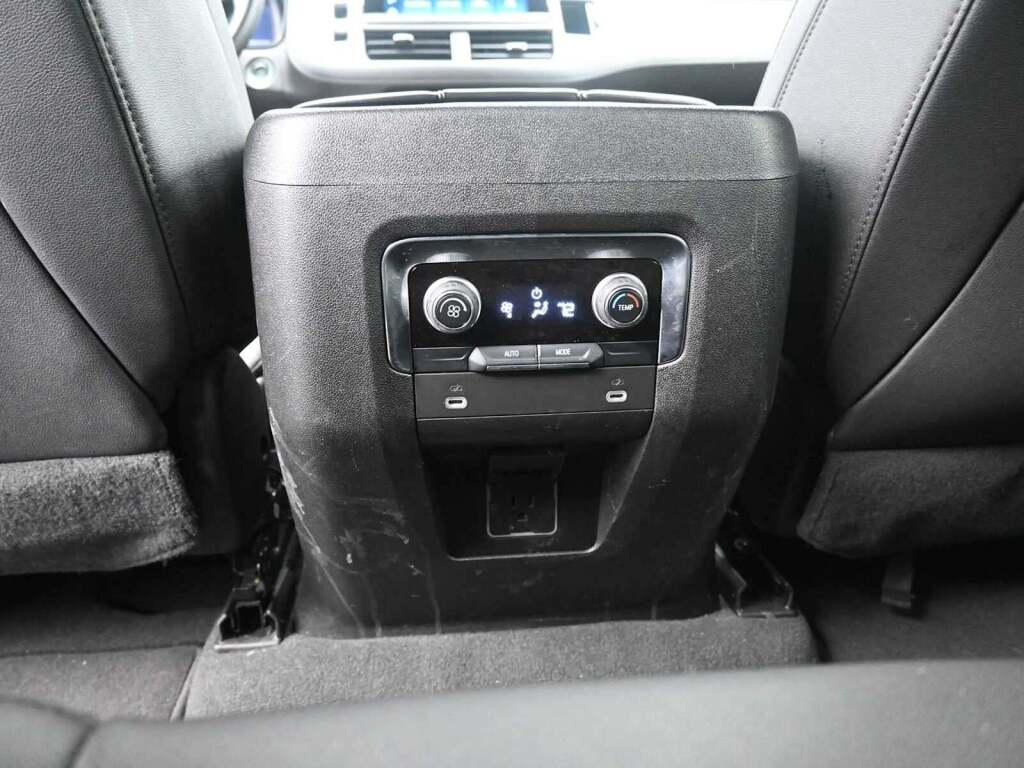 2024 Chevrolet Suburban 4WD LT