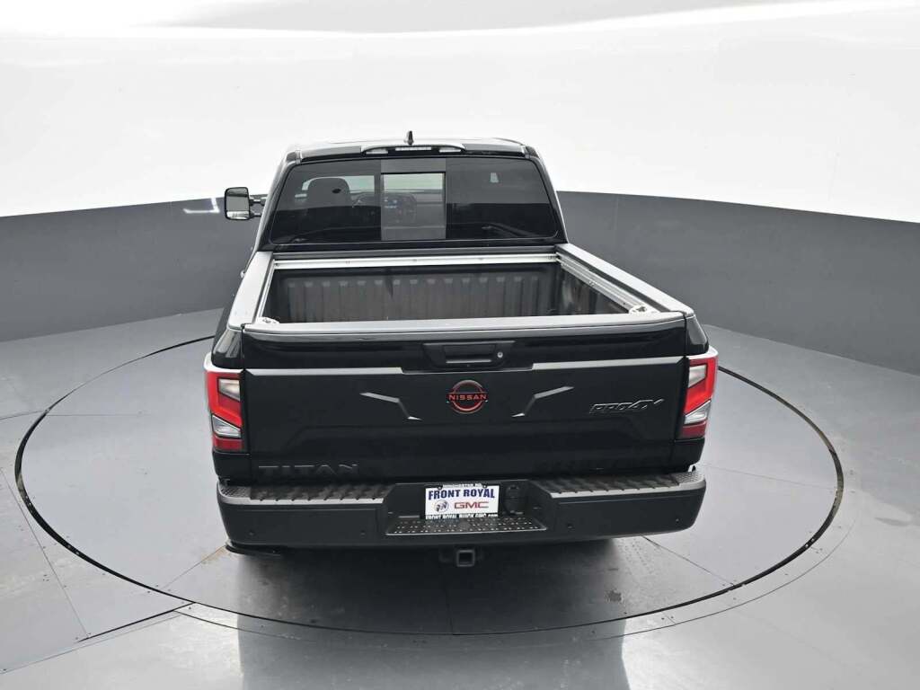 2024 Nissan TITAN Crew Cab PRO-4X 4x4