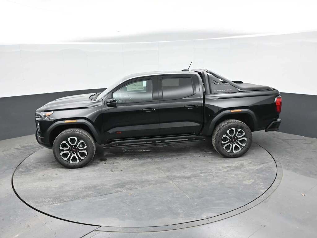 2025 GMC Canyon 4WD AT4