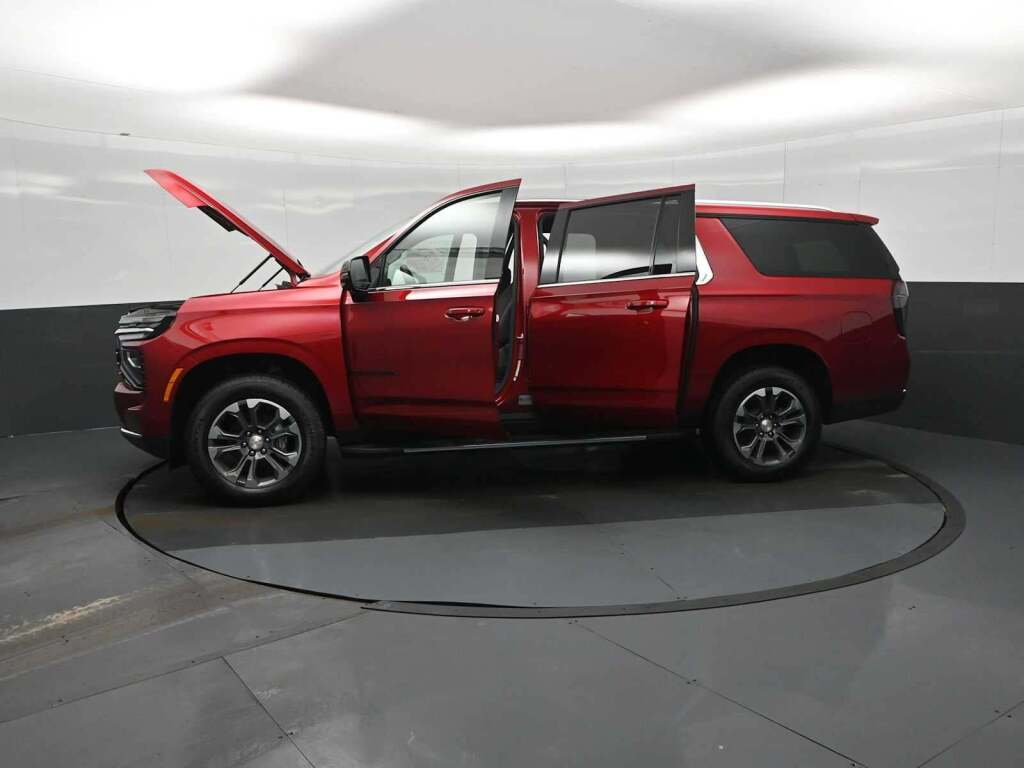 2026 Chevrolet Suburban LT, 4WD