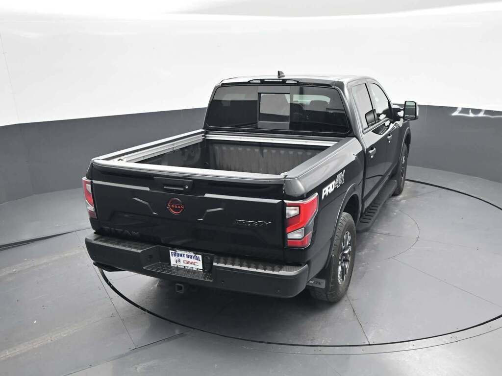 2024 Nissan TITAN Crew Cab PRO-4X 4x4