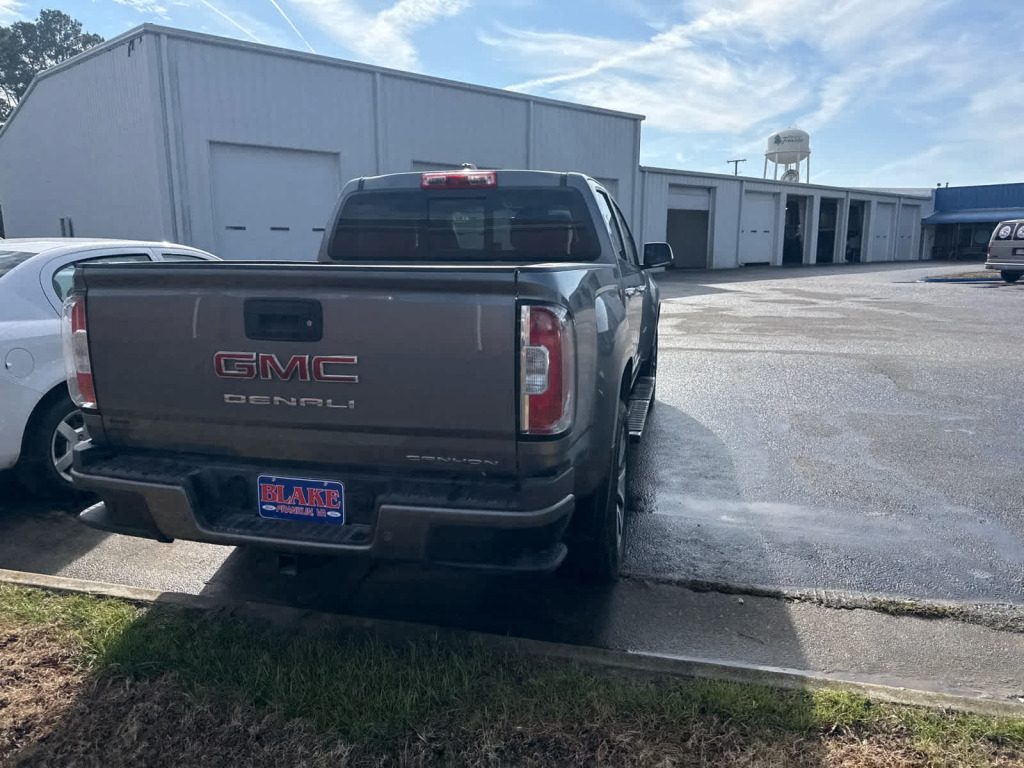 2022 GMC Canyon 4WD Crew Cab Short Box Denali