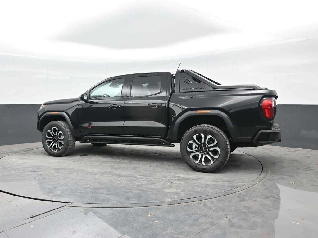 2025 GMC Canyon 4WD AT4