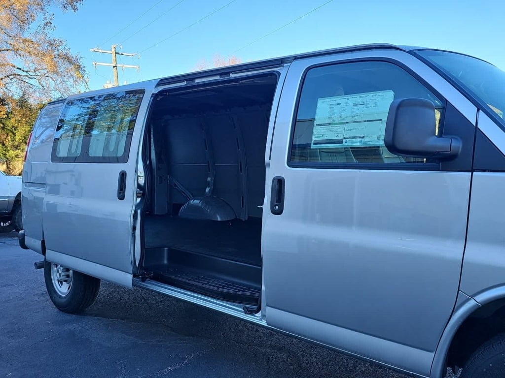 2025 Chevrolet Express Cargo RWD 2500 Extended Wheelbase WT