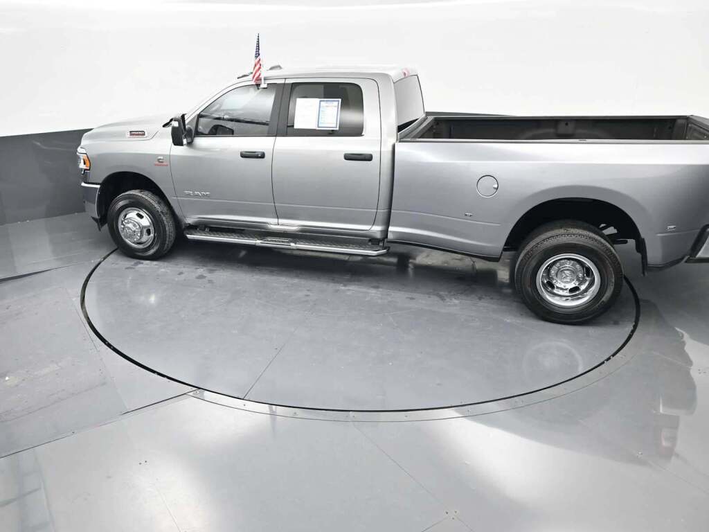 2024 Ram 3500 Big Horn Crew Cab 4x4 8' Box