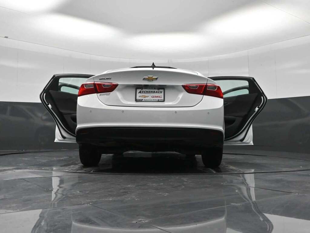 2022 Chevrolet Malibu FWD 1FL