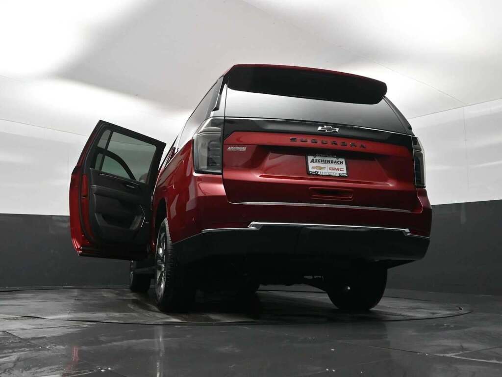 2026 Chevrolet Suburban LT, 4WD