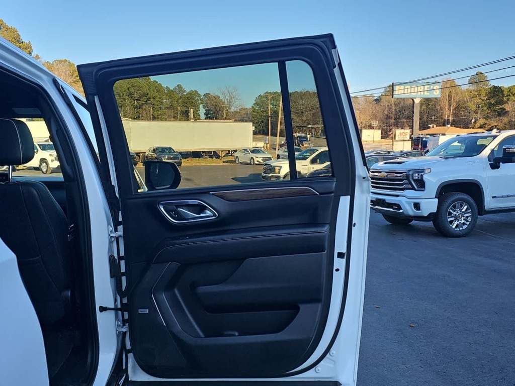 2023 Chevrolet Suburban 4WD Premier
