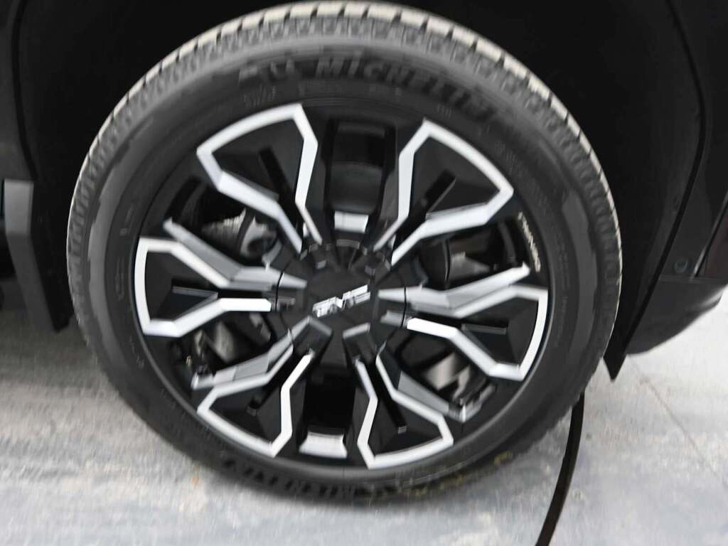 2025 GMC Sierra EV Denali