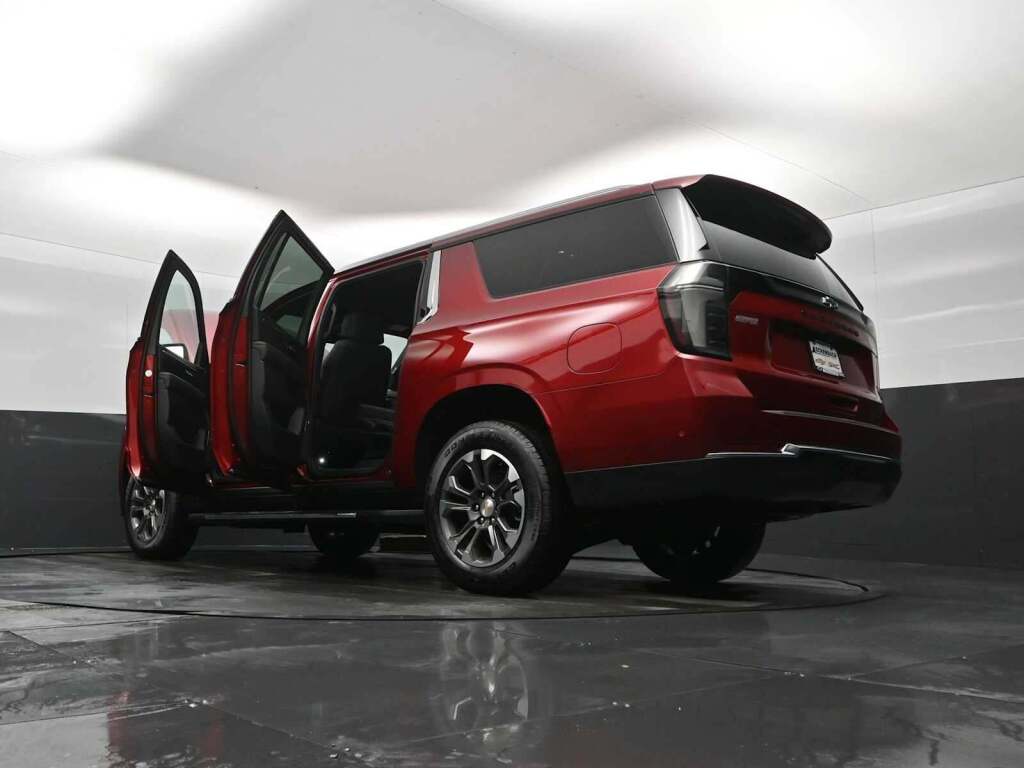 2026 Chevrolet Suburban LT, 4WD