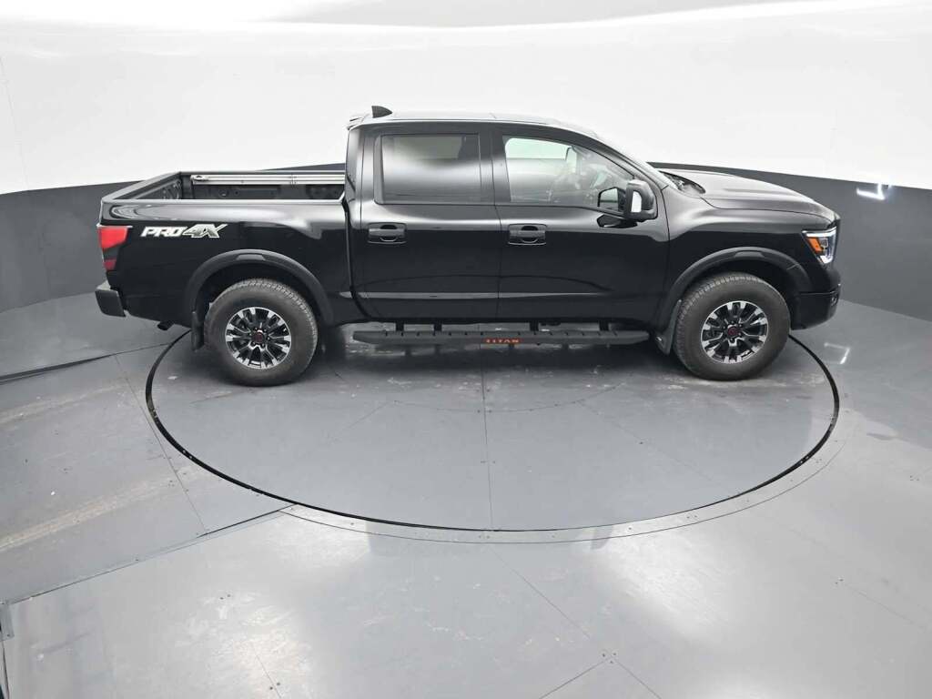 2024 Nissan TITAN Crew Cab PRO-4X 4x4