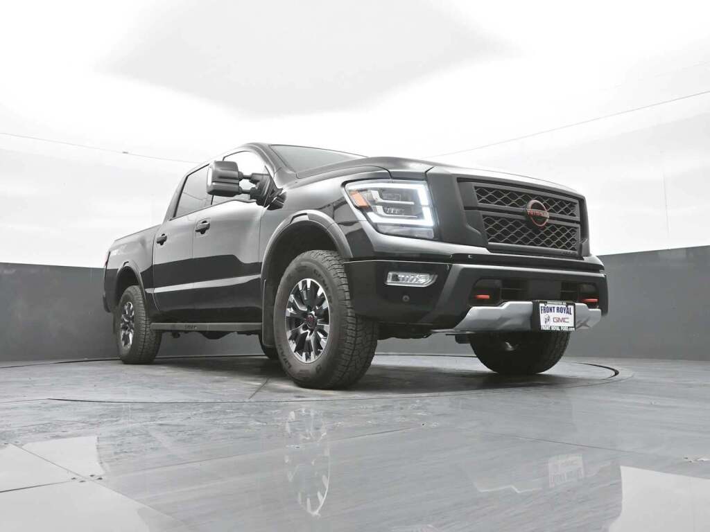 2024 Nissan TITAN Crew Cab PRO-4X 4x4