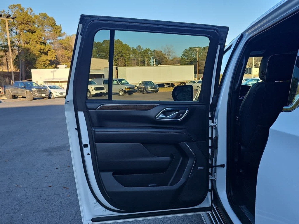 2023 Chevrolet Suburban 4WD Premier