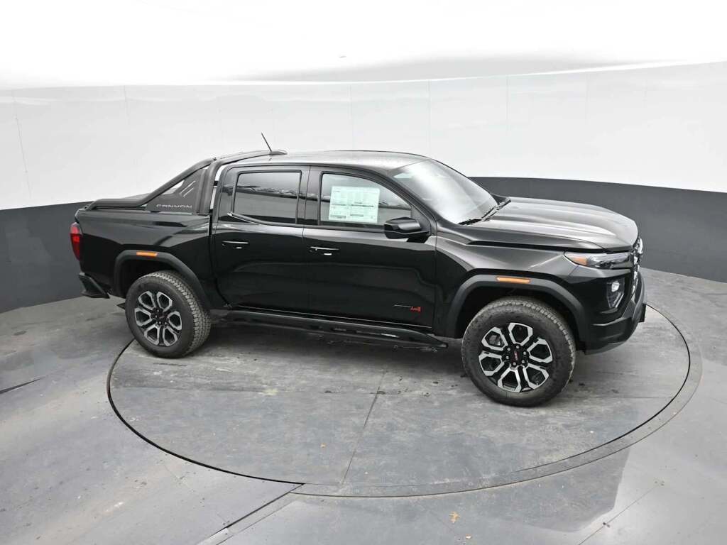 2025 GMC Canyon 4WD AT4