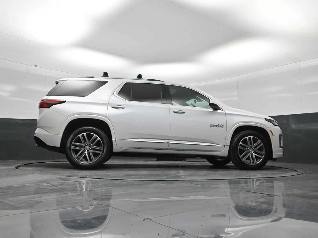 2023 Chevrolet Traverse AWD High Country