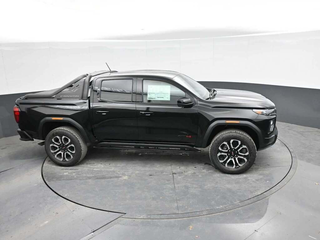 2025 GMC Canyon 4WD AT4
