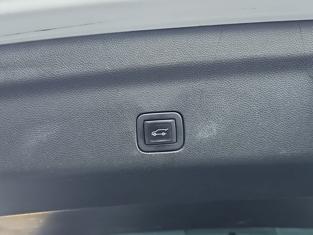 2023 Chevrolet Suburban 4WD Premier