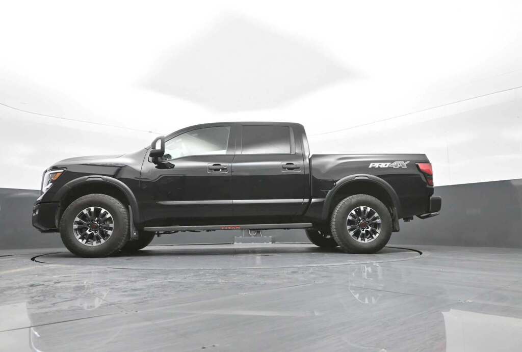 2024 Nissan TITAN Crew Cab PRO-4X 4x4