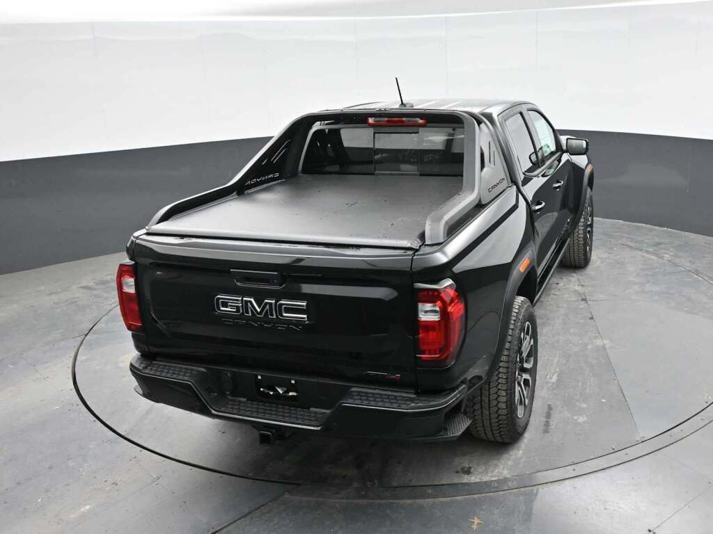 2025 GMC Canyon 4WD AT4