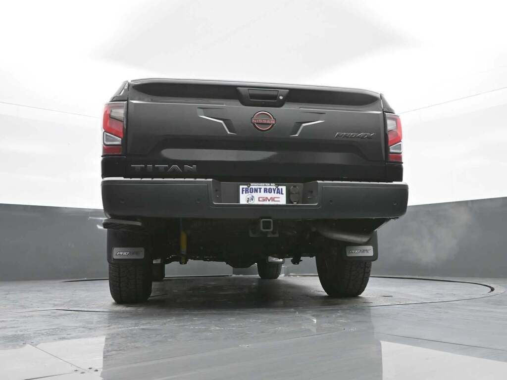 2024 Nissan TITAN Crew Cab PRO-4X 4x4