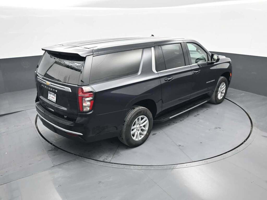 2024 Chevrolet Suburban 4WD LT