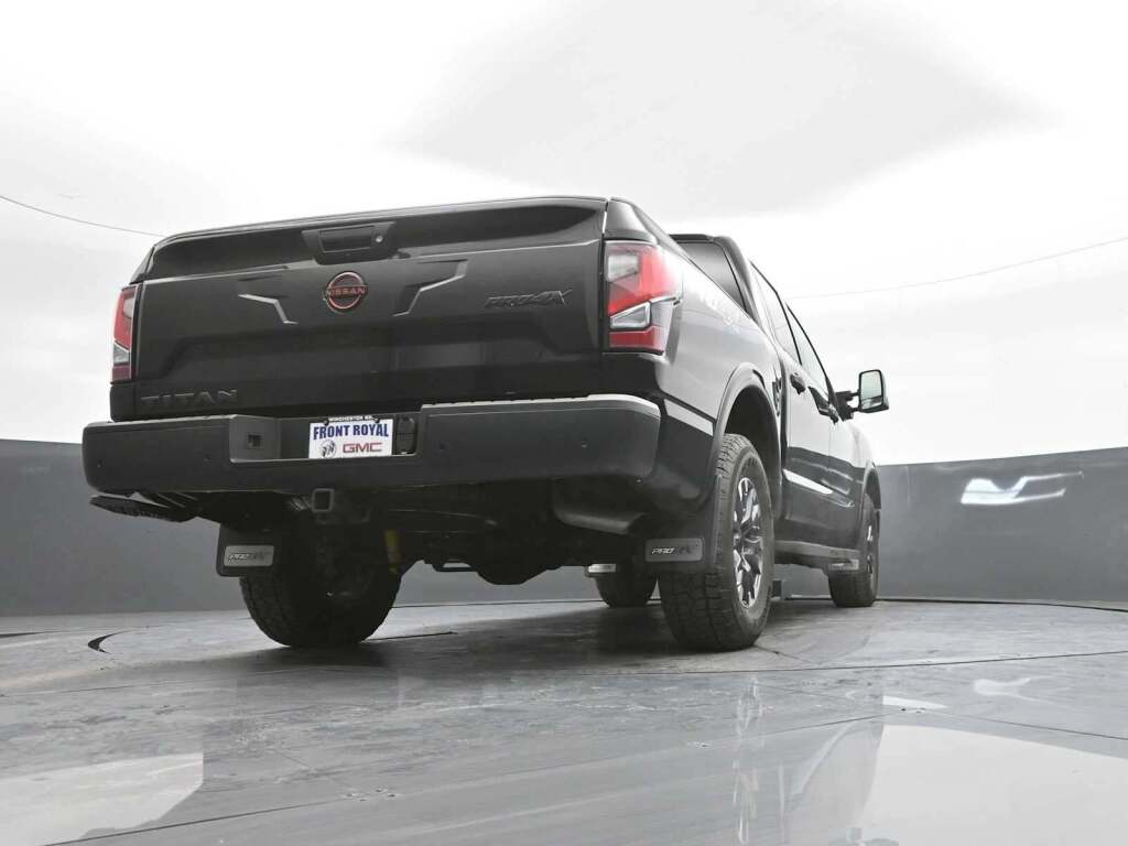 2024 Nissan TITAN Crew Cab PRO-4X 4x4