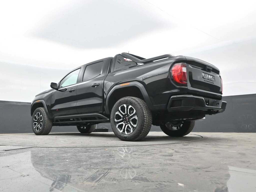 2025 GMC Canyon 4WD AT4