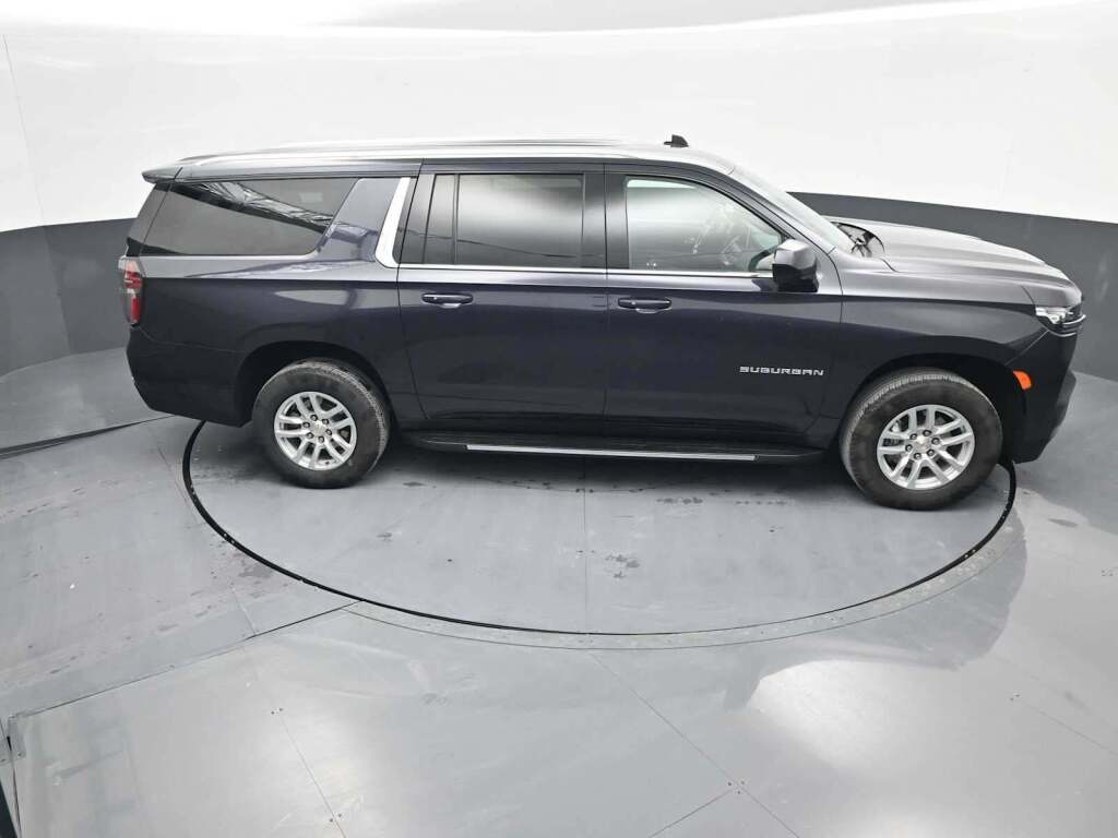 2024 Chevrolet Suburban 4WD LT