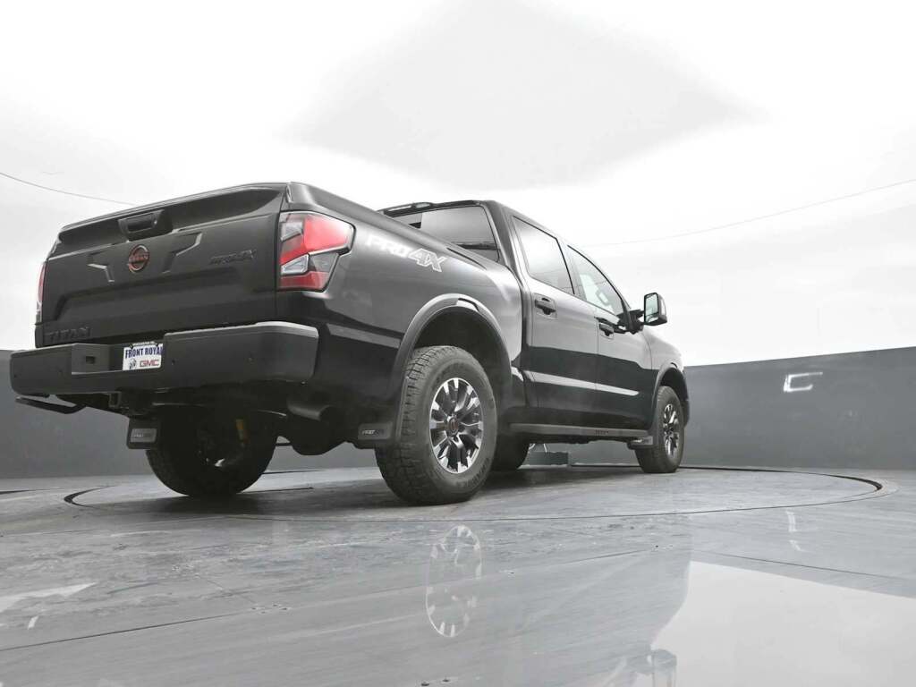 2024 Nissan TITAN Crew Cab PRO-4X 4x4