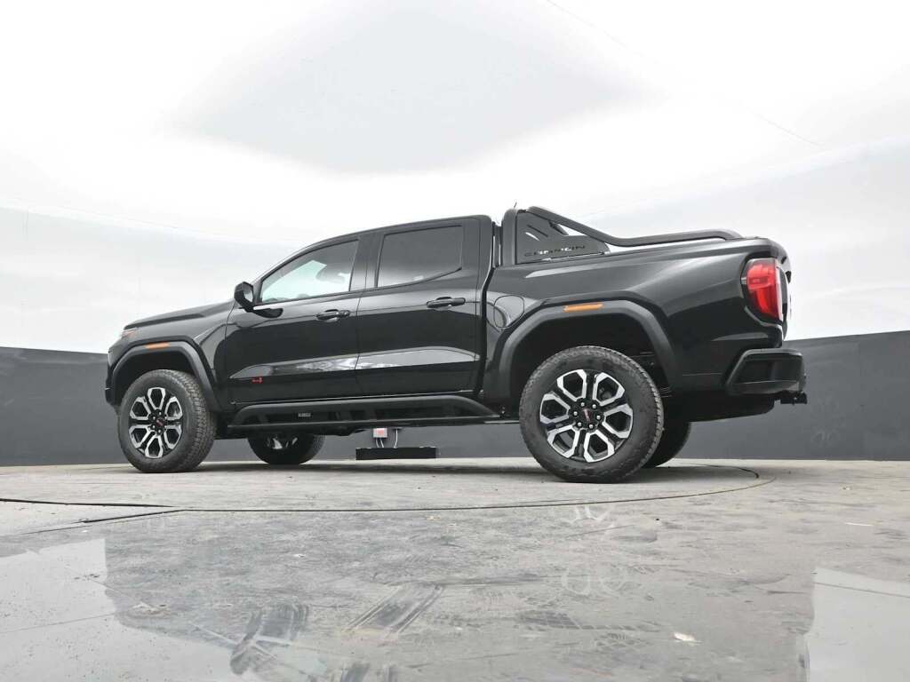 2025 GMC Canyon 4WD AT4