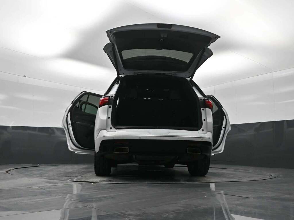 2023 Chevrolet Traverse AWD High Country