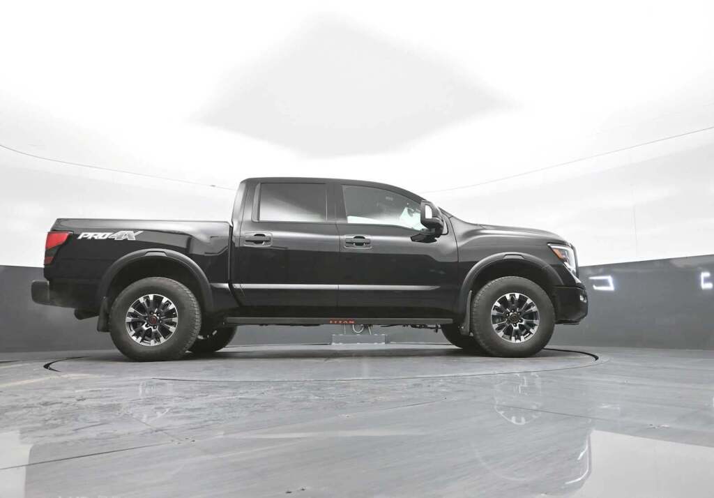 2024 Nissan TITAN Crew Cab PRO-4X 4x4
