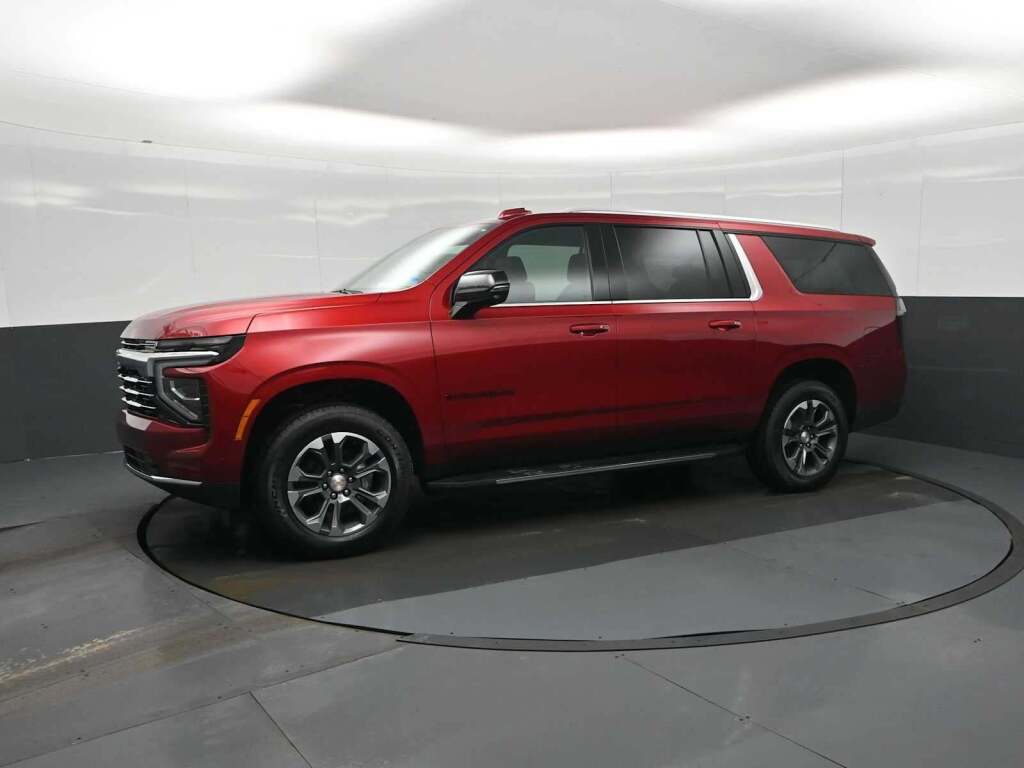 2026 Chevrolet Suburban LT, 4WD