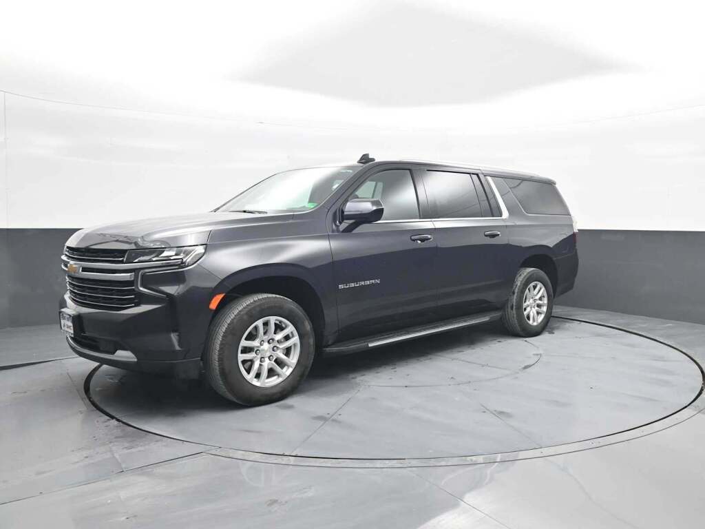 2024 Chevrolet Suburban 4WD LT