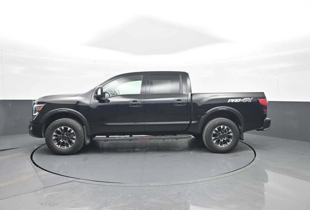 2024 Nissan TITAN Crew Cab PRO-4X 4x4