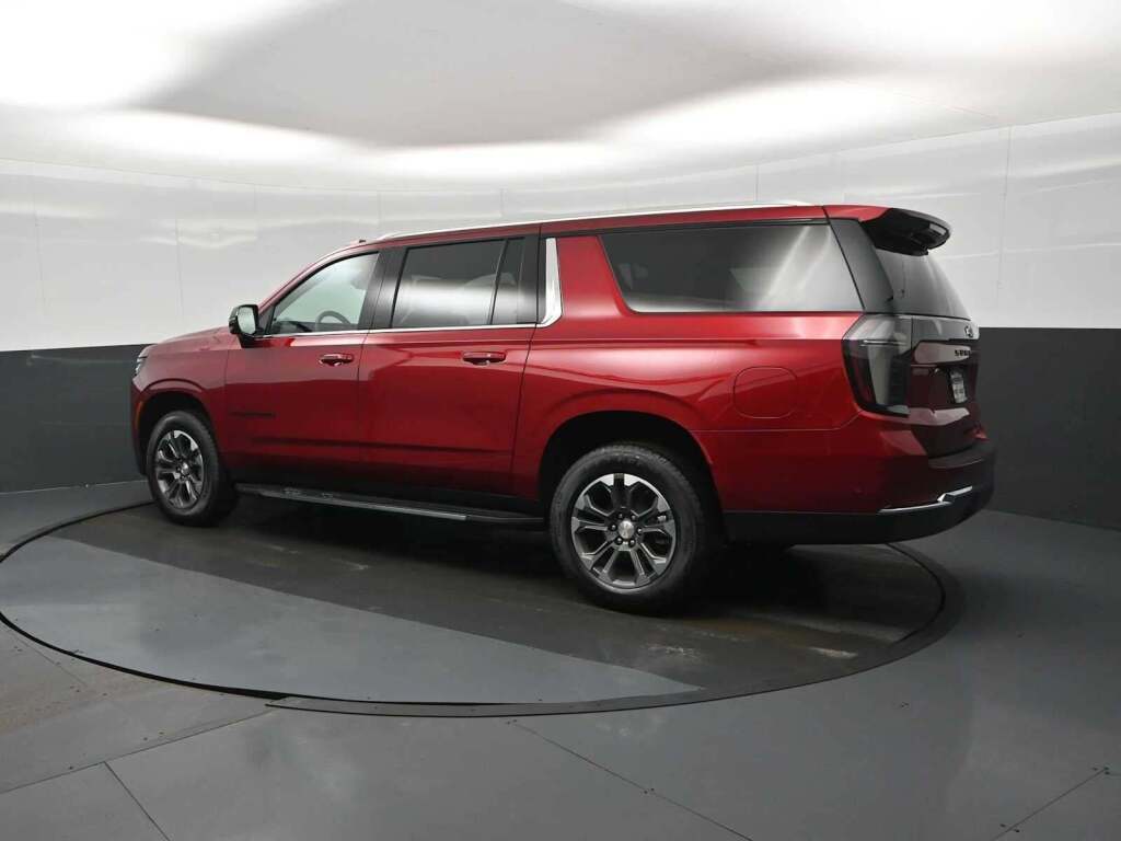 2026 Chevrolet Suburban LT, 4WD