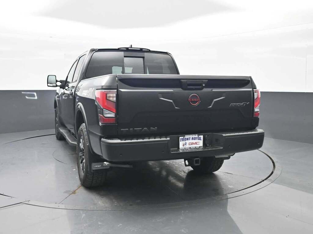 2024 Nissan TITAN Crew Cab PRO-4X 4x4