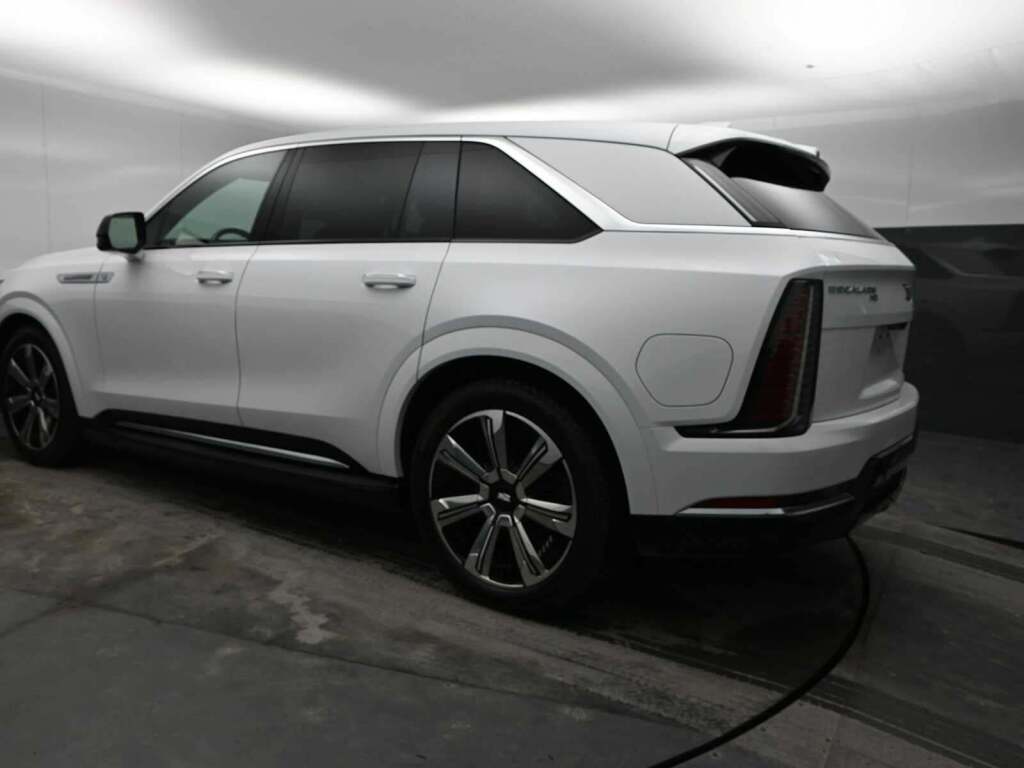 2025 Cadillac Escalade IQ Luxury 2 AWD