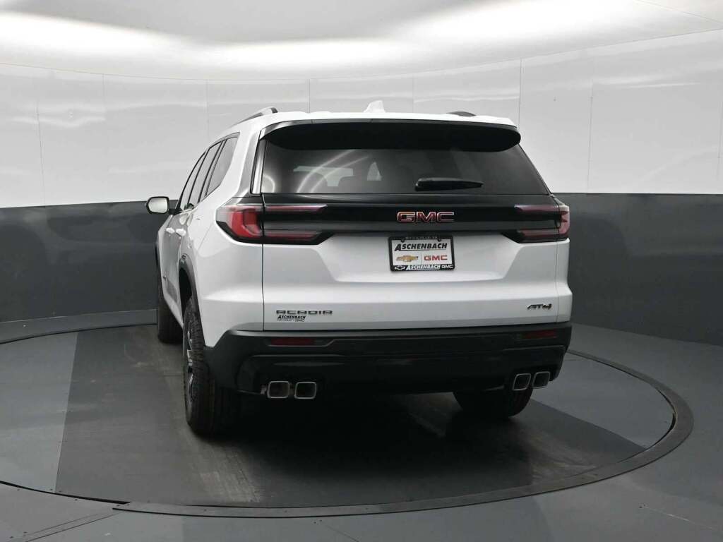 2026 GMC Acadia AT4 AWD
